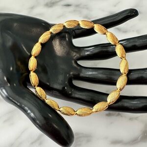 Vintage 80s 90s Gold tone Textured Metal Bangle Bracelet 8"